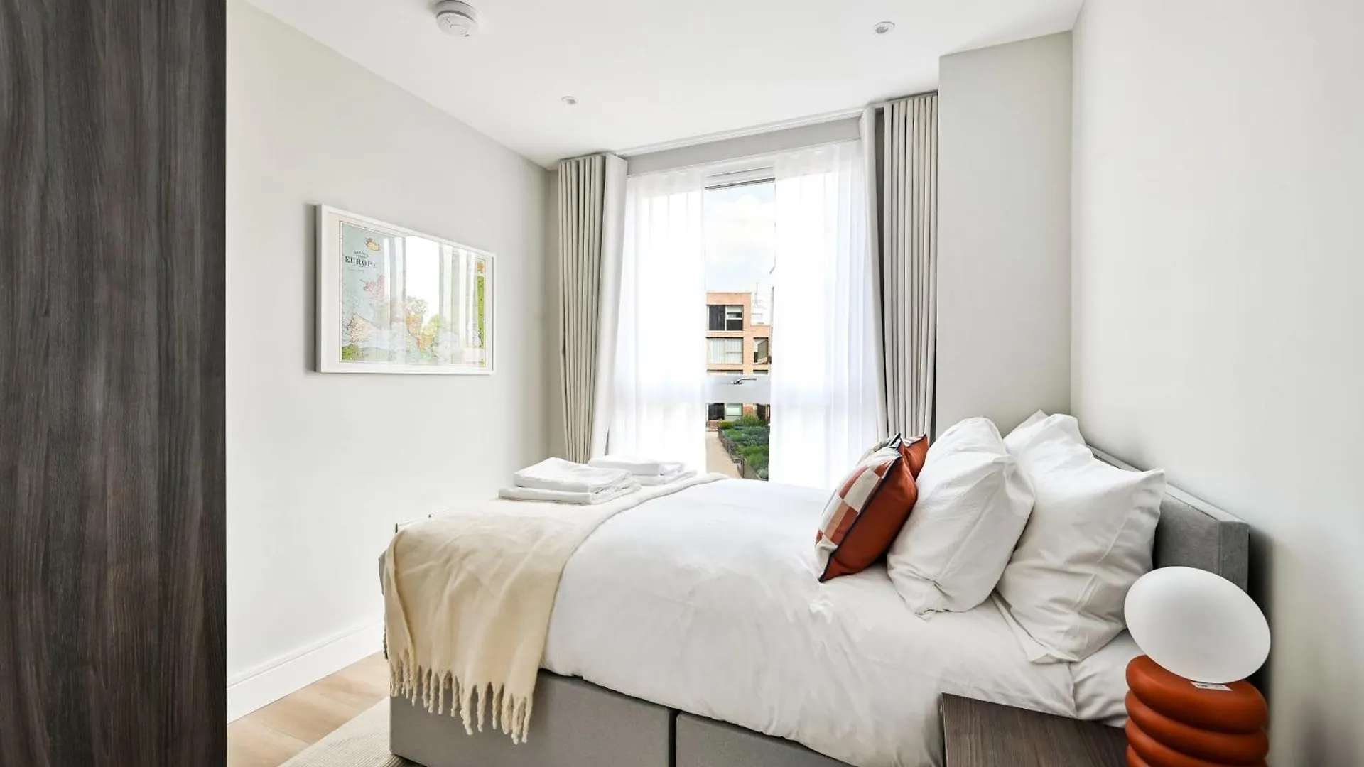 Spacious 3 Bed Apt With Balcony At Neptune Wharf London 0*,  United Kingdom