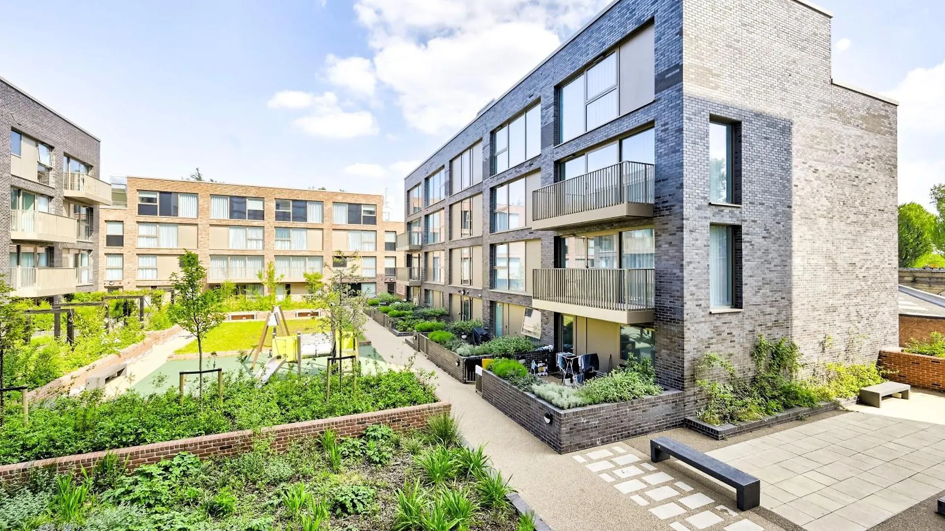 Apartment Spacious 3 Bed Apt With Balcony At Neptune Wharf London